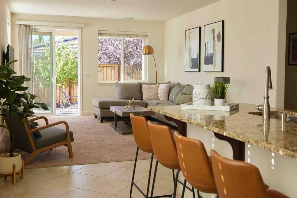 New Upscale House, Tahoe 30-Min W/ Cal King Reno Exteriör bild