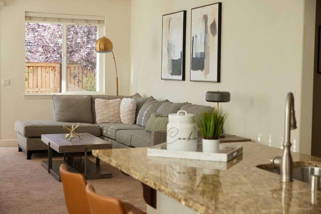 New Upscale House, Tahoe 30-Min W/ Cal King Reno Exteriör bild