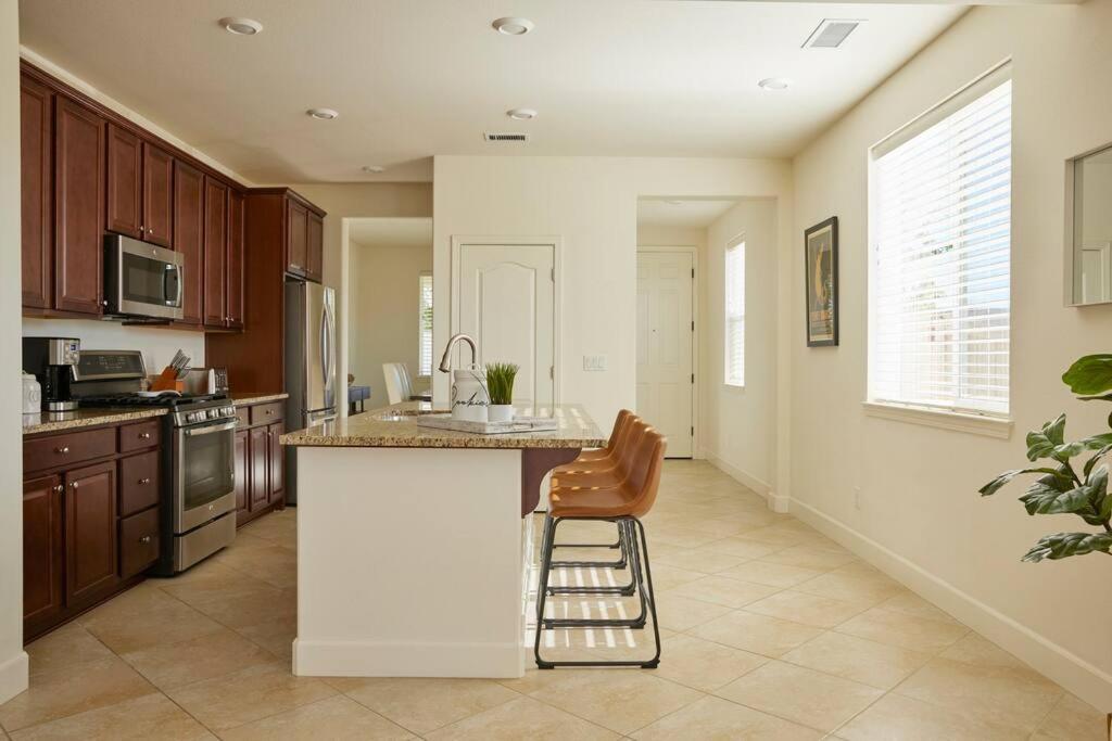 New Upscale House, Tahoe 30-Min W/ Cal King Reno Exteriör bild