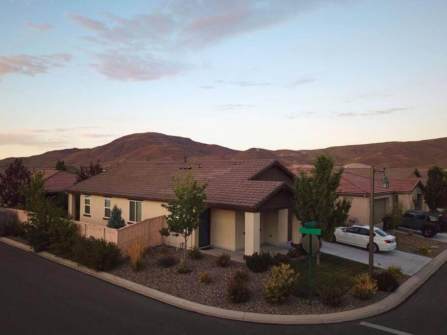 New Upscale House, Tahoe 30-Min W/ Cal King Reno Exteriör bild