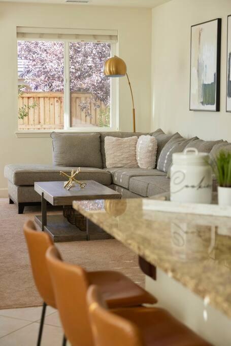 New Upscale House, Tahoe 30-Min W/ Cal King Reno Exteriör bild